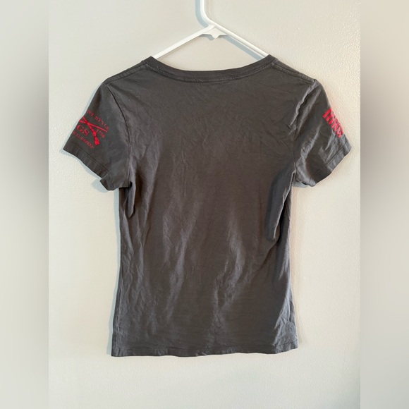 Women’s Grunt Style Charcoal Gray Tee with Red Graphics in Size M - Picture 2 of 6